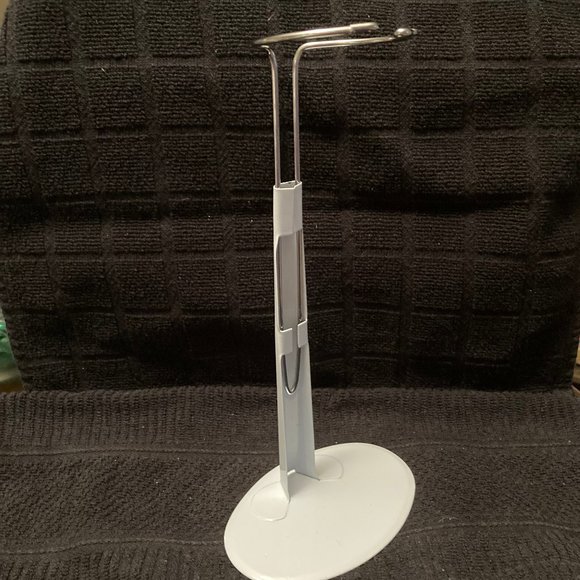 Vintage Brass Key Collectible Porcelain Doll (Reg.No PA2346) with Stand - Picture 16 of 16